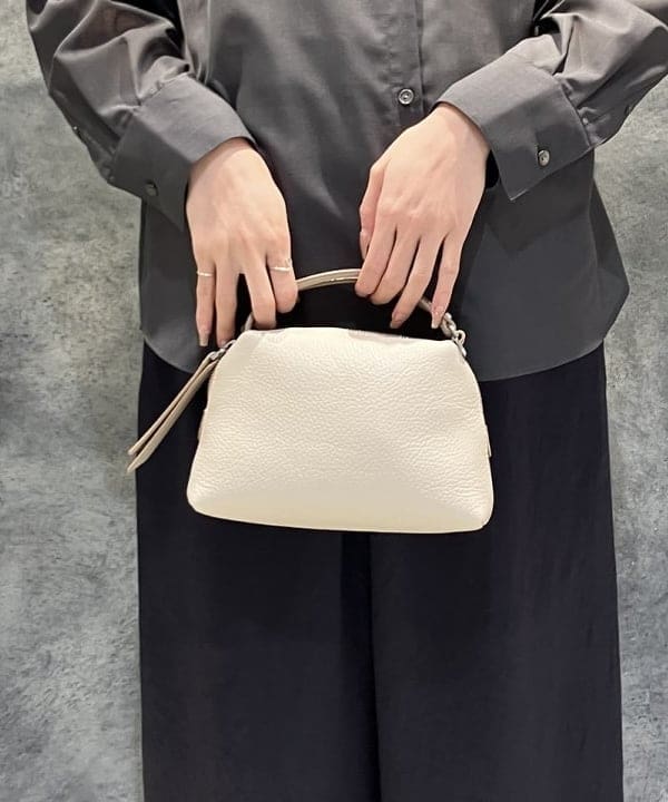 nodokaさんの「BEAMS WOMEN｜ポリエステル ウール トロピカル シアー シャツ」を使ったコーディネート