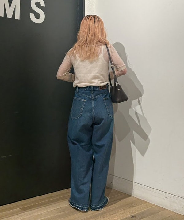 ando naoさんの「BEAMS WOMEN｜【別注】Lee &times; maturely / デニム アシメ パンツ」を使ったコーディネート