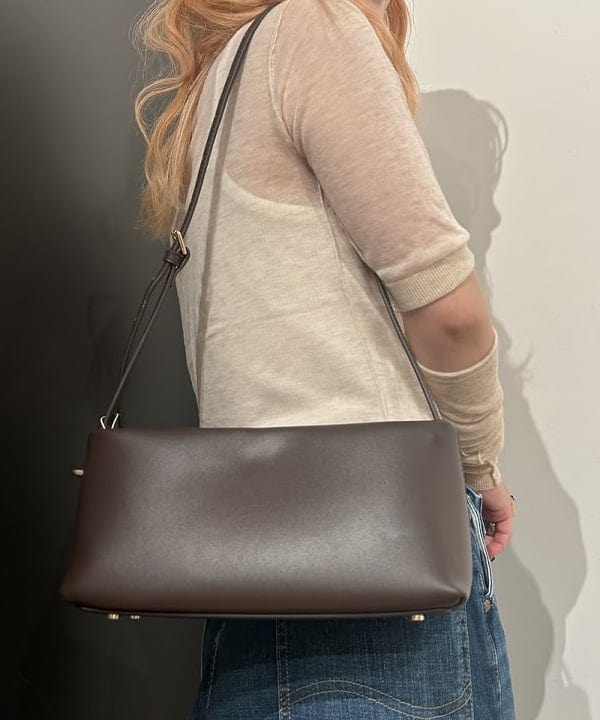 ando naoさんの「BEAMS WOMEN｜【別注】Lee &times; maturely / デニム アシメ パンツ」を使ったコーディネート