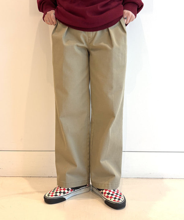 カスタニ モモノさんの「BEAMS WOMEN｜【別注】Dickies / 2プリーツ パンツ」を使ったコーディネート