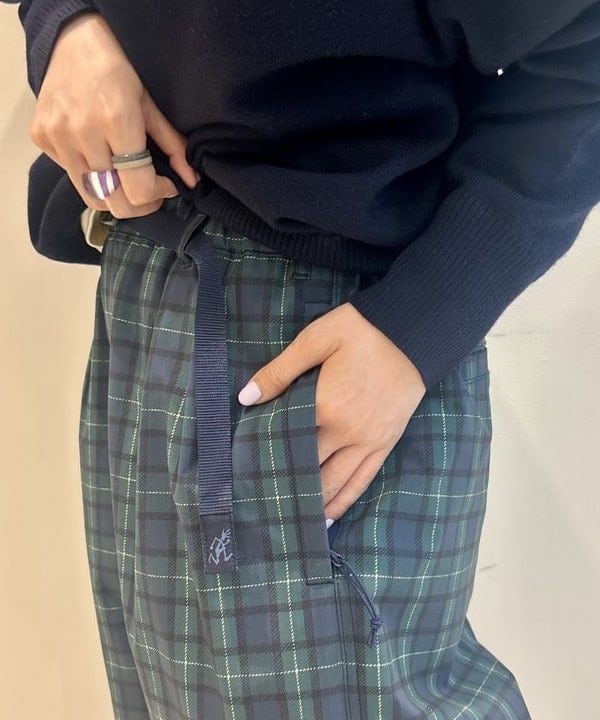 小原 もこさんの「BEAMS WOMEN｜【別注】Gramicci/ リップストップ スラックス」を使ったコーディネート