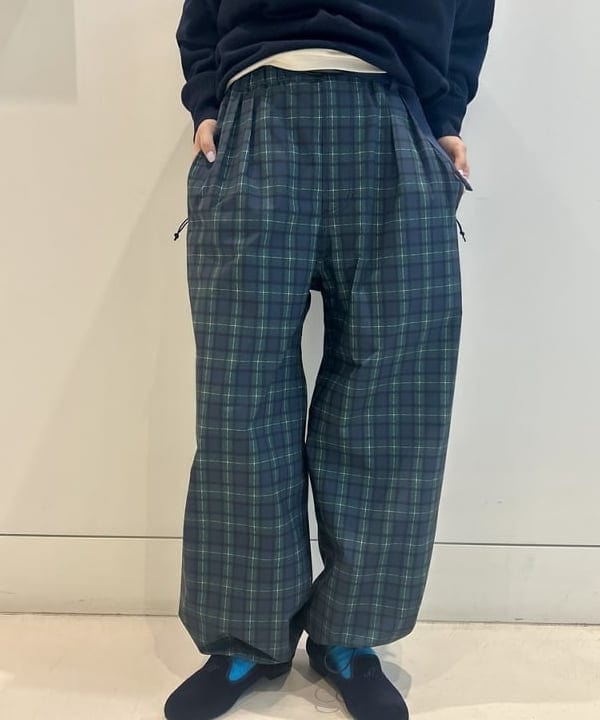 小原 もこさんの「BEAMS WOMEN｜【別注】Gramicci/ リップストップ スラックス」を使ったコーディネート