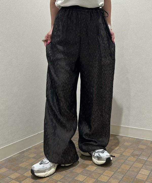 大槻 まひろさんの「BEAMS WOMEN｜TICCA / レオパード ジャカード パンツ」を使ったコーディネート