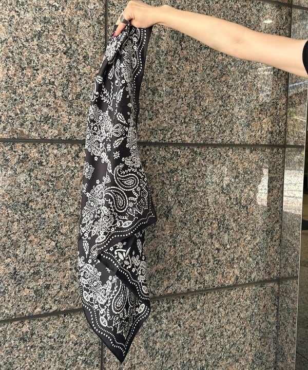 大槻 まひろさんの「BEAMS WOMEN｜manipuri / カレイド バンダナ スカーフ」を使ったコーディネート