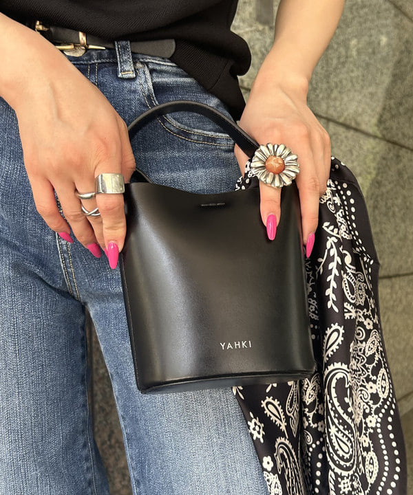 大槻 まひろさんの「BEAMS WOMEN｜manipuri / カレイド バンダナ スカーフ」を使ったコーディネート