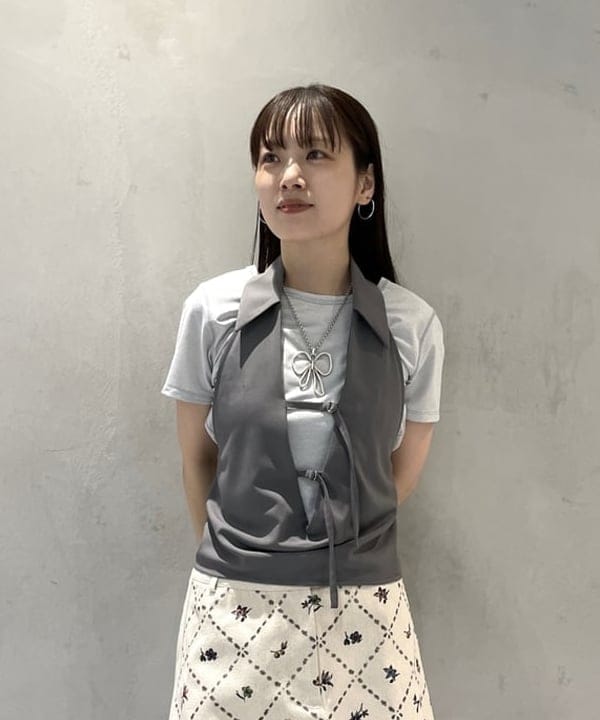 カタヤマ アヤさんの「BEAMS WOMEN｜RBS / ホルターネック ジレ」を使ったコーディネート