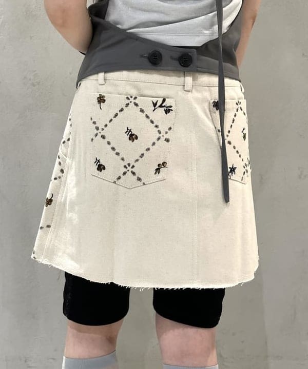 カタヤマ アヤさんの「BEAMS WOMEN｜RBS / ホルターネック ジレ」を使ったコーディネート