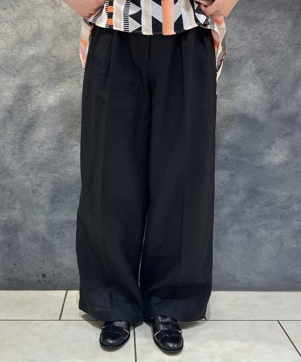 菜月さんの「BEAMS WOMEN｜リネン タブ付き ワイドパンツ」を使ったコーディネート