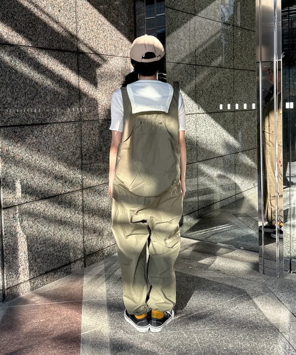 ばるたんさんの「BEAMS WOMEN｜コットンウェザー ハンティングベスト オールインワン」を使ったコーディネート