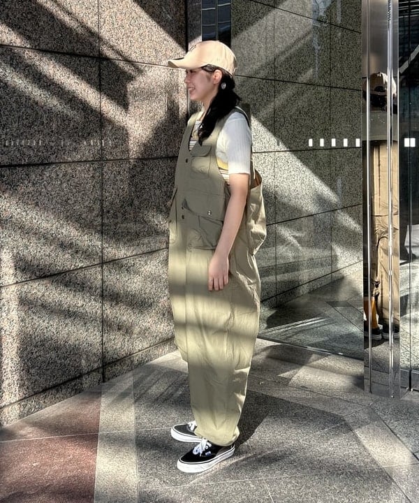 ばるたんさんの「BEAMS WOMEN｜コットンウェザー ハンティングベスト オールインワン」を使ったコーディネート