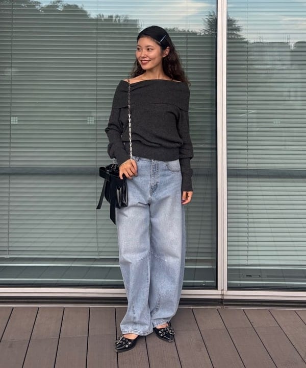 佐々木 南美さんの「BEAMS WOMEN｜リブ オフショルダー プルオーバー」を使ったコーディネート