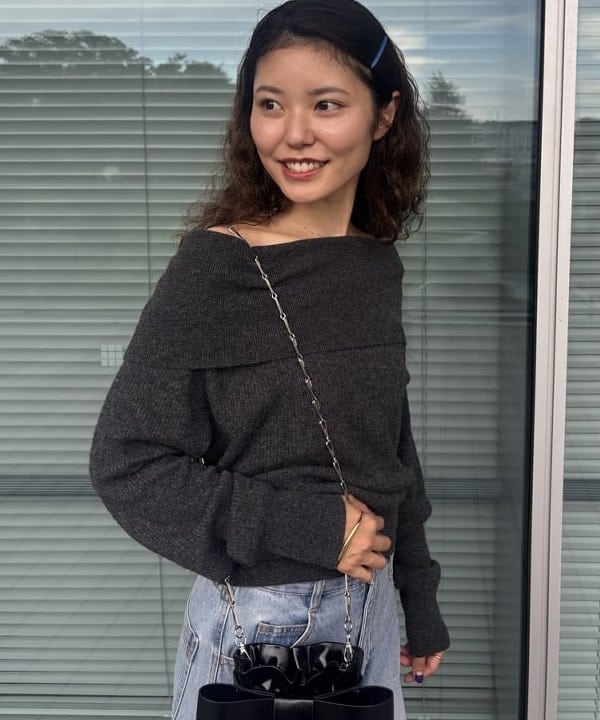 佐々木 南美さんの「BEAMS WOMEN｜リブ オフショルダー プルオーバー」を使ったコーディネート