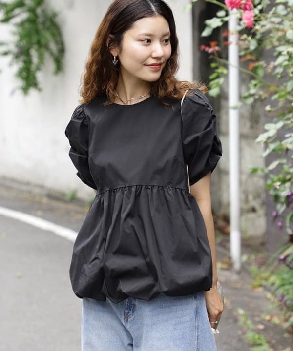 佐々木 南美さんの「BEAMS WOMEN｜ギャザースリーブ バルーン ブラウス」を使ったコーディネート