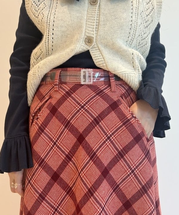 清水 彩乃さんの「BEAMS WOMEN｜レース ニット ベスト」を使ったコーディネート