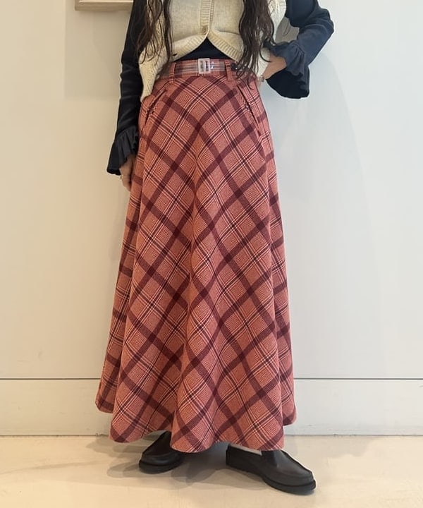 清水 彩乃さんの「BEAMS WOMEN｜レース ニット ベスト」を使ったコーディネート