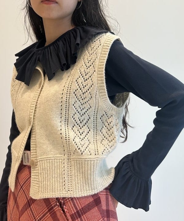 清水 彩乃さんの「BEAMS WOMEN｜レース ニット ベスト」を使ったコーディネート