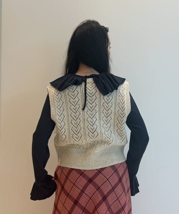 清水 彩乃さんの「BEAMS WOMEN｜レース ニット ベスト」を使ったコーディネート