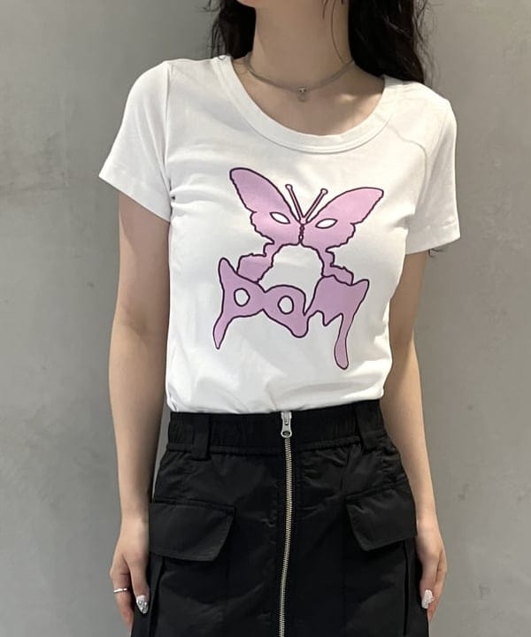 須賀さんの「BEAMS WOMEN｜フロント ジップ カーゴ タイトスカート」を使ったコーディネート