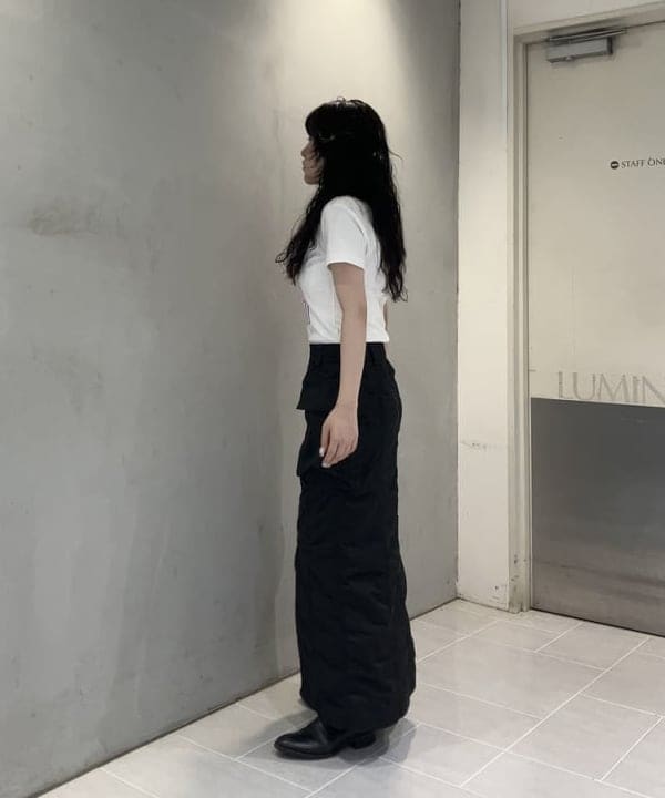 須賀さんの「BEAMS WOMEN｜フロント ジップ カーゴ タイトスカート」を使ったコーディネート