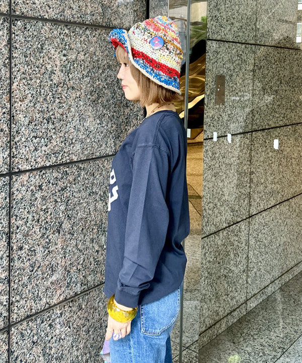 小原 もこさんの「BEAMS WOMEN｜【別注】SCREEN STARS / プリント ロングスリーブ Tシャツ」を使ったコーディネート