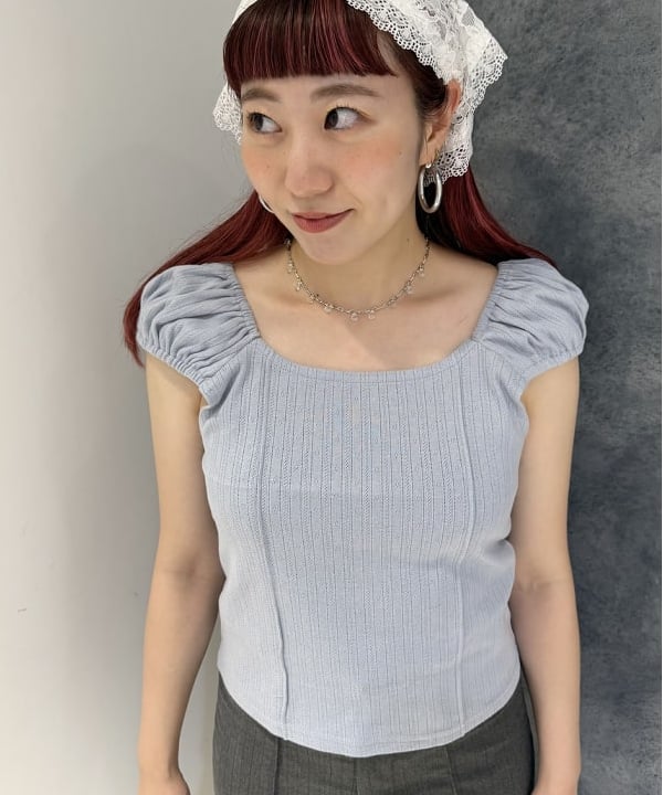 庭野 優紀さんの「BEAMS WOMEN｜ハリヌキ テレコ フレンチ パフスリーブ Tシャツ」を使ったコーディネート