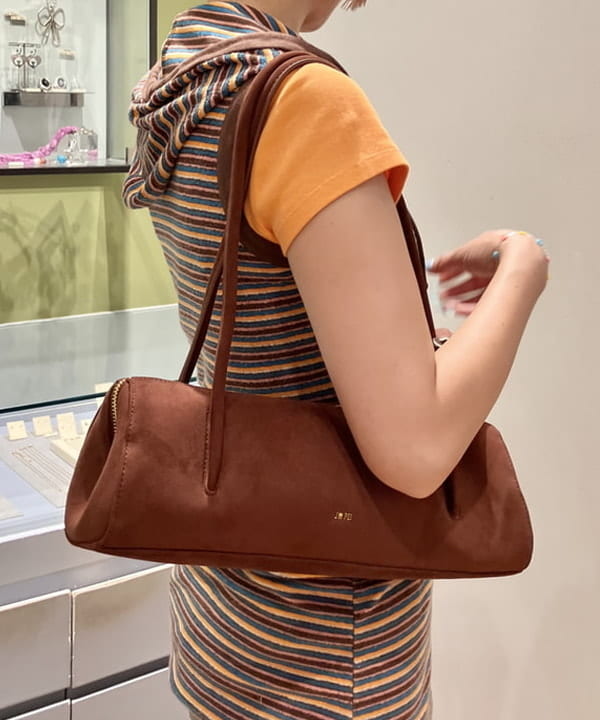 イトウミサキさんの「BEAMS WOMEN｜ハートトップ ビーズ ブレスレット」を使ったコーディネート