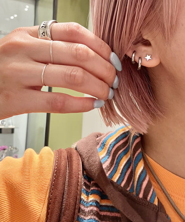 イトウミサキさんの「BEAMS WOMEN｜ハートトップ ビーズ ブレスレット」を使ったコーディネート