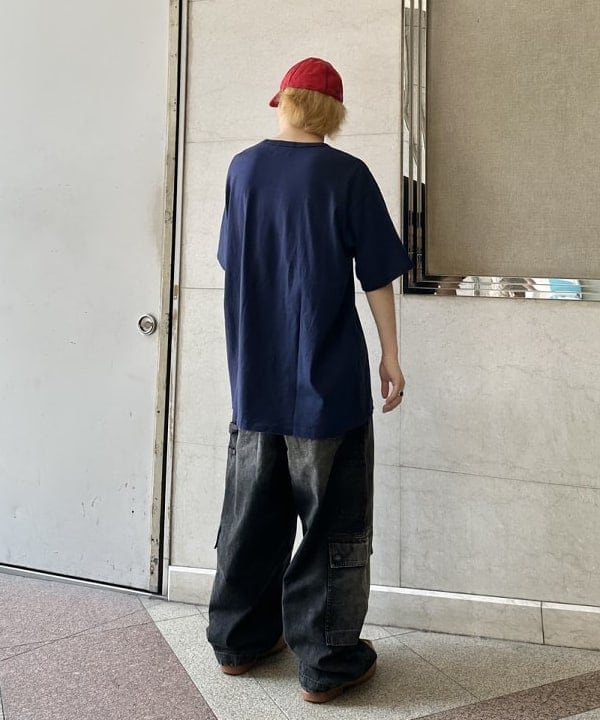 吉田 洸輝さんの「BEAMS WOMEN｜ワイドストレート ダック ダブルニー カーゴパンツ」を使ったコーディネート