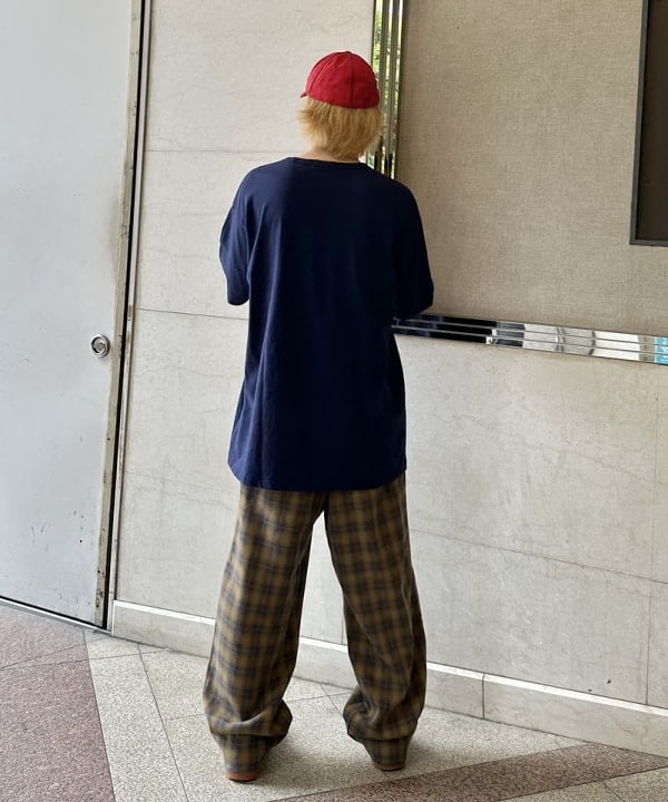 吉田 洸輝さんの「BEAMS WOMEN｜ブークレ チェック イージーパンツ」を使ったコーディネート