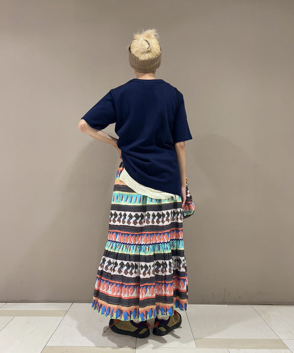 MATSUMOTO AMIさんの「BEAMS WOMEN｜セミノール プリント スカート」を使ったコーディネート