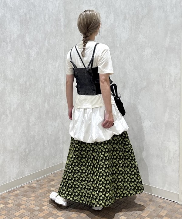 YABUさんの「BEAMS WOMEN｜フラワー ジャカード フレア スカート」を使ったコーディネート