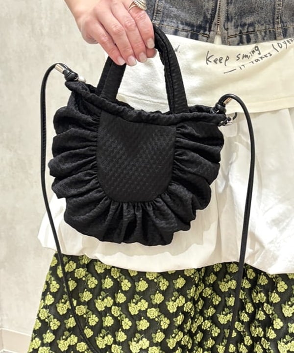 YABUさんの「BEAMS WOMEN｜フラワー ジャカード フレア スカート」を使ったコーディネート