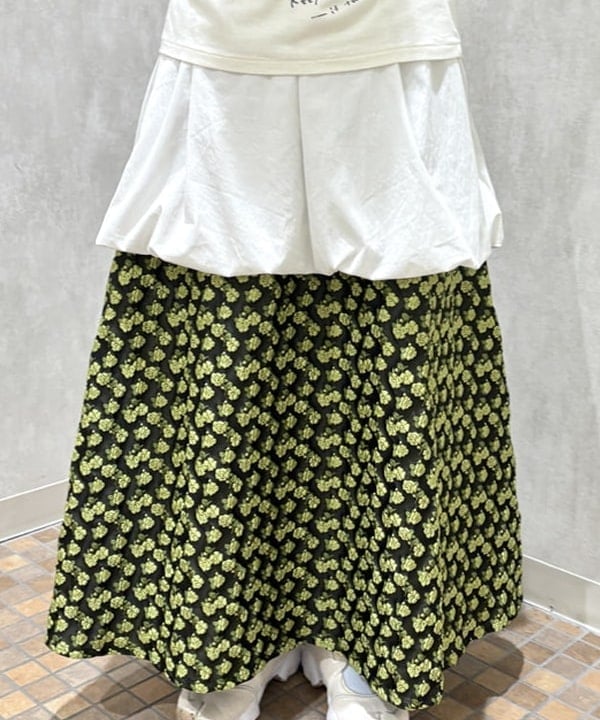 YABUさんの「BEAMS WOMEN｜フラワー ジャカード フレア スカート」を使ったコーディネート