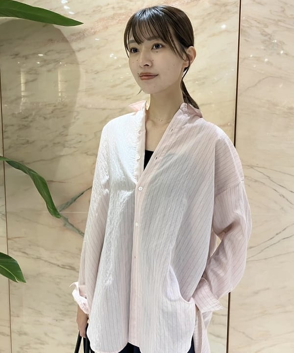 茂野 真楓さんの「BEAMS WOMEN｜AK+1 / シアー ストライプ シャツ」を使ったコーディネート