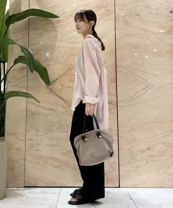 茂野 真楓さんの「BEAMS WOMEN｜AK+1 / シアー ストライプ シャツ」を使ったコーディネート