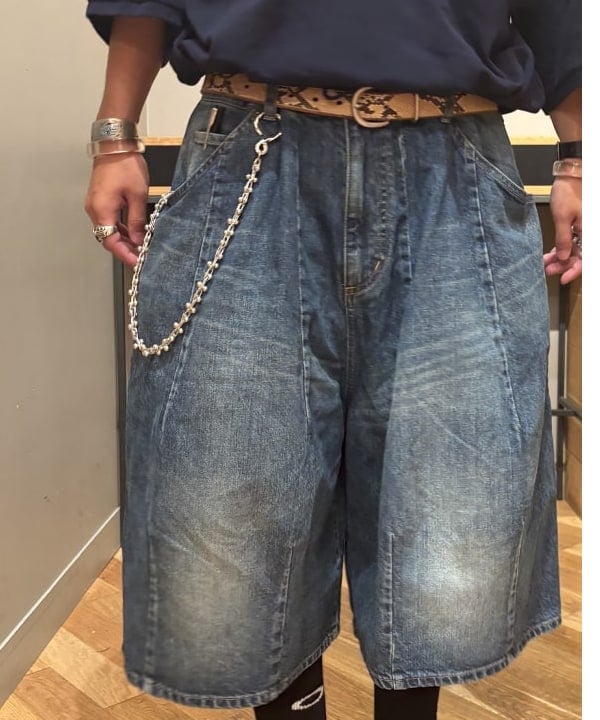 三宅 康平さんの「BEAMS WOMEN｜G-SHOCK / DW-5600UBB-1JF」を使ったコーディネート