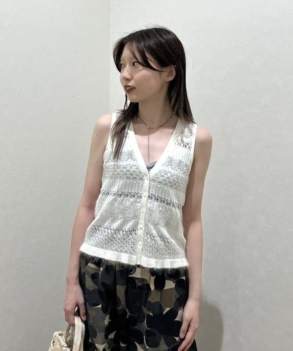 加歩さんの「BEAMS WOMEN｜ボーダー レース編み ベスト」を使ったコーディネート