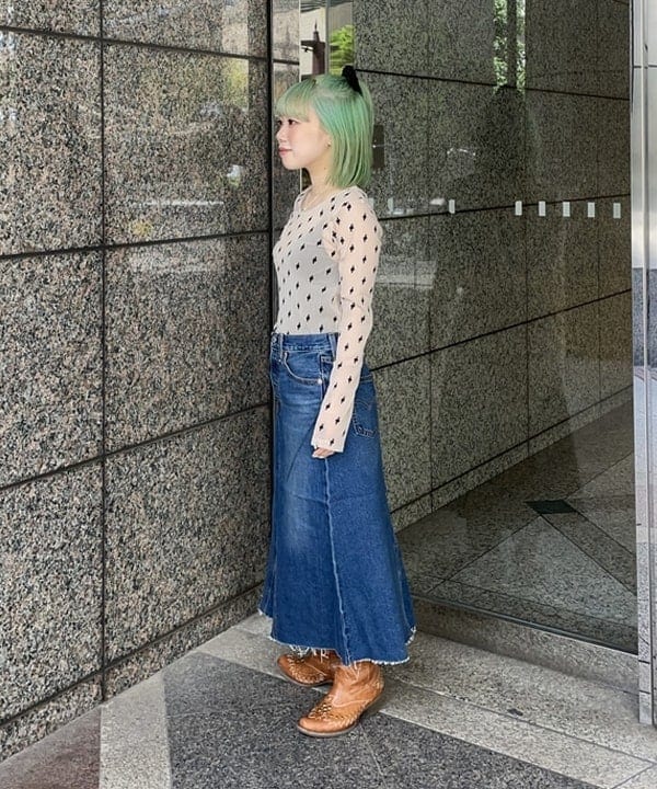 まゆちゃんさんの「BEAMS WOMEN｜LEVI’S(R) / Aラインデニムスカート ミディアムインディゴ」を使ったコーディネート