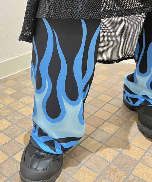 YABUさんの「BEAMS WOMEN｜【別注】PENNEY'S / イージー Fire パンツ」を使ったコーディネート