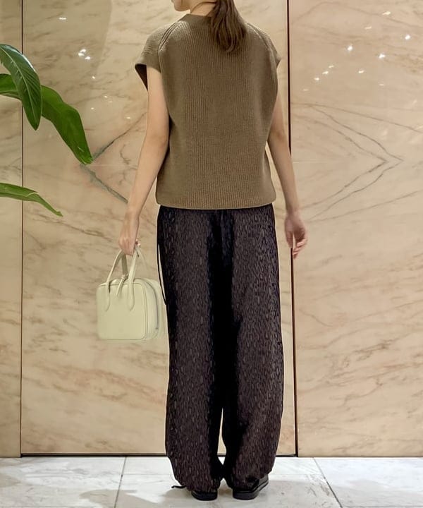 茂野 真楓さんの「BEAMS WOMEN｜コットン 畦編みベスト」を使ったコーディネート