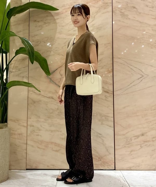 茂野 真楓さんの「BEAMS WOMEN｜コットン 畦編みベスト」を使ったコーディネート