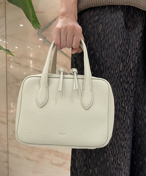 茂野 真楓さんの「BEAMS WOMEN｜コットン 畦編みベスト」を使ったコーディネート