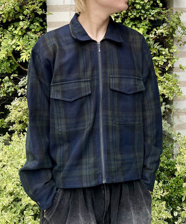 こたろうさんの「BEAMS WOMEN｜ワイドショートフィット メッシュ ジップアップ シャツ」を使ったコーディネート