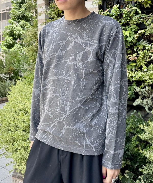 配島 孝明さんの「BEAMS WOMEN｜スプラッシュ ジャカード ロングスリーブ Tシャツ」を使ったコーディネート