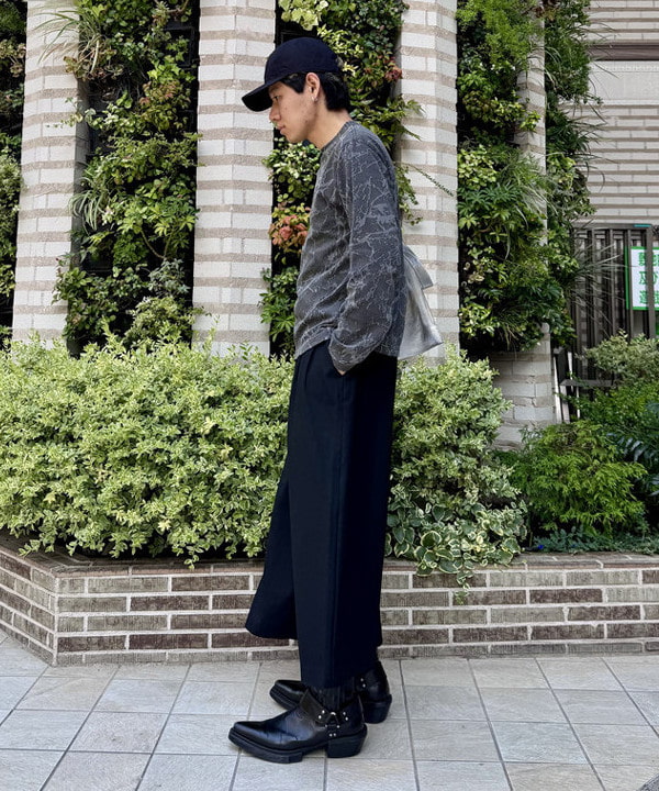 配島 孝明さんの「BEAMS WOMEN｜スプラッシュ ジャカード ロングスリーブ Tシャツ」を使ったコーディネート