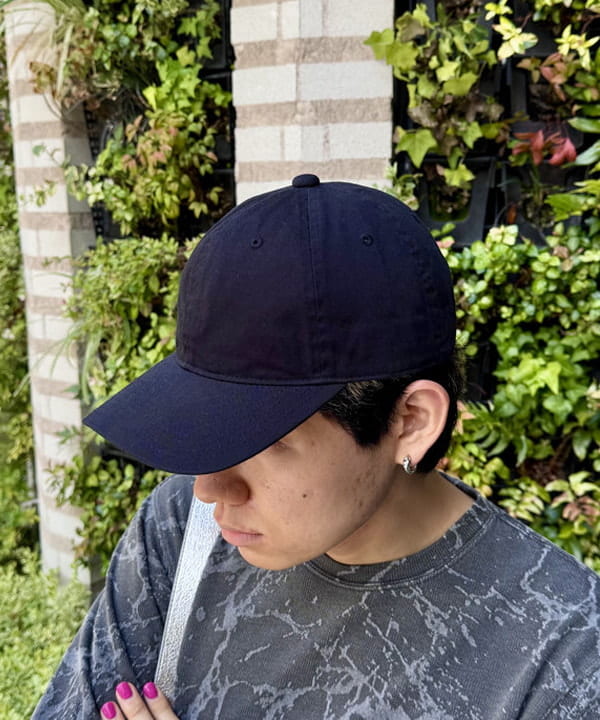 配島 孝明さんの「BEAMS WOMEN｜スプラッシュ ジャカード ロングスリーブ Tシャツ」を使ったコーディネート