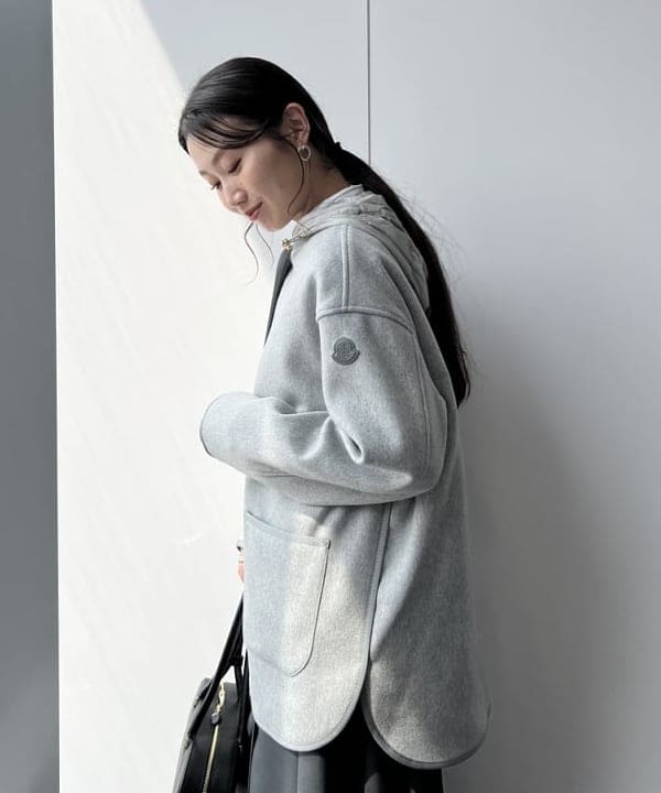 隈元 楓さんの「BEAMS WOMEN｜アシンメトリー プリーツスカート」を使ったコーディネート