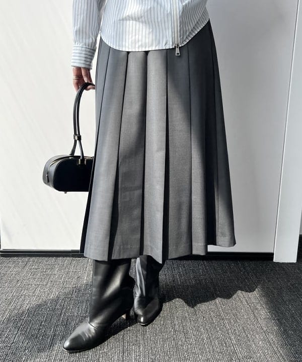 隈元 楓さんの「BEAMS WOMEN｜アシンメトリー プリーツスカート」を使ったコーディネート