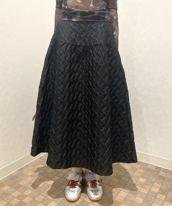 加歩さんの「BEAMS WOMEN｜フラワー ジャカード フレア スカート」を使ったコーディネート