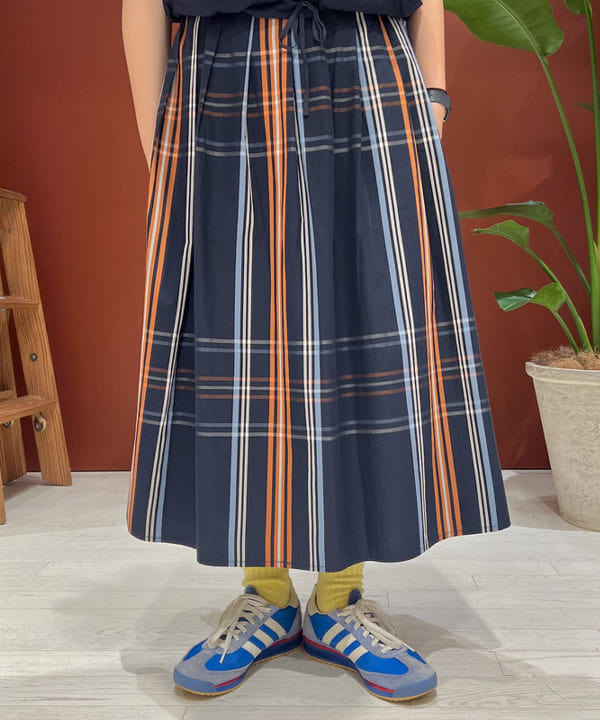 エノモト アミさんの「BEAMS WOMEN｜セーラー カラー ベスト」を使ったコーディネート